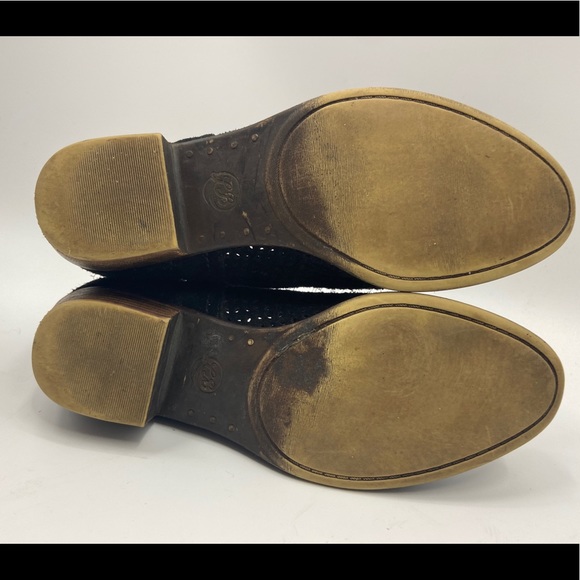 LUCKY Braylie Perforated Black Suede Booties 9 - Picture 8 of 8